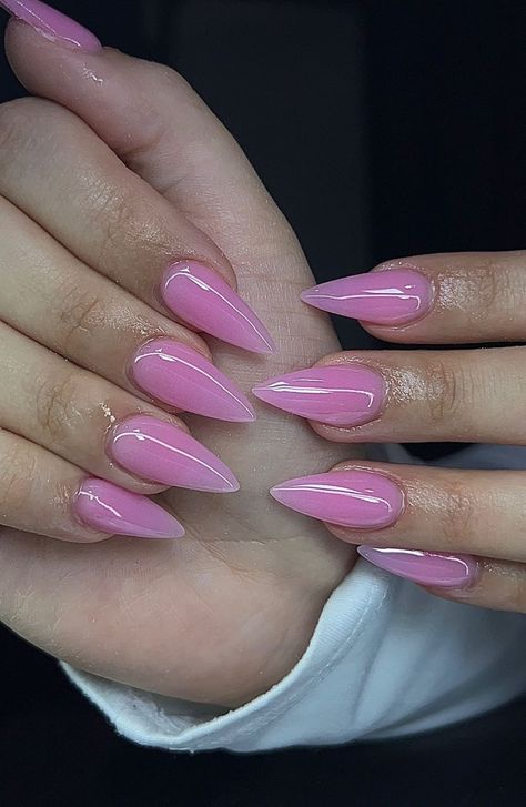 Pointy Acrylic Nails Short, Pink Pointy Nails Design, Pink Pointy Nails, Pink Acrylic Nails Pointy, Nails With Pointy Pinky, Short Pointed Nails, Short Pointy Nails, Nails Pointy, Italy Nails