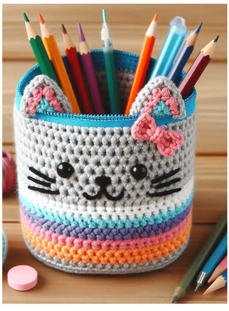 Crochet Pencil Holder Free Pattern, Crochet Pen Holder, Cat Pencil Holder, Crochet Office, Crochet Pencil Case, Cat Pencil Case, Crochet Mens Scarf, Pencil Holders, Crochet Fun