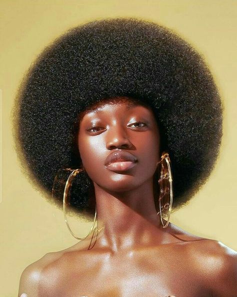 Natural hair Hair Afro, Photographie Portrait Inspiration, Dark Skin Women, Hair Reference, Black Power, Afro Hairstyles, Crochet Hair Styles, Black Is Beautiful, Jennifer Lopez