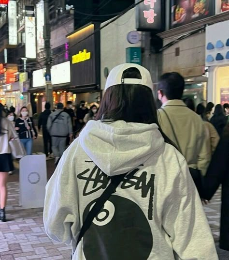 Stussy Clothing, Stussy Hoodie, Outfit Korean, Tomboy Style Outfits, Hoodie Outfit, Tomboy Fashion, Fashion Fits, Edgy Outfits, Casual Style Outfits