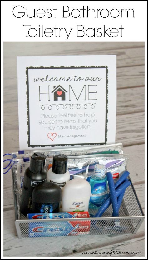 Guest Bathroom Toiletry Basket w/FREE printable  - idea for making guests feel at home!  via createcraftlove.com Guest Bathroom Basket, Guest Room Baskets, Guest Basket, Guest Room Essentials, Bathroom Basket, Rental Bathroom, Futon Decor, Basket Bathroom, Bathroom Baskets