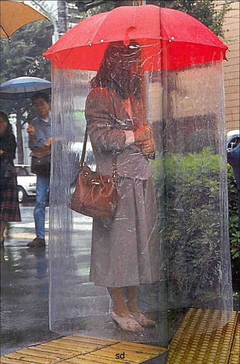 16 Crazy Japanese Inventions Inventions Sympas, Japanese Inventions, Asian Humor, Weird Inventions, Desain Pantry, Best Umbrella, 웃긴 사진, Cool Inventions, In The Rain