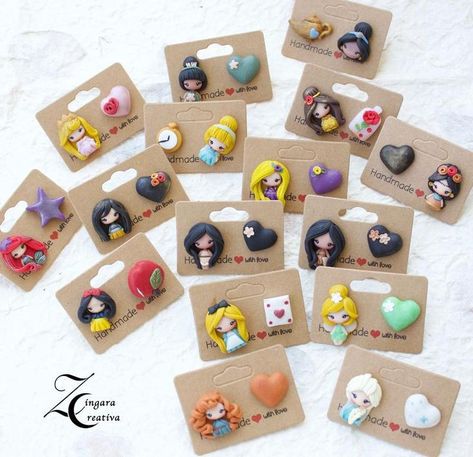 Disney Clay Charms, Cercei Din Lut Polimeric, Fimo Kawaii, Polymer Clay Disney, Polymer Clay Kawaii, Polymer Clay Diy, Polymer Clay Jewelry Diy, Polymer Crafts, Cute Polymer Clay