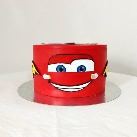 ⚡🚘⚡ . #rebeccapasteleria #cars #carshow #cars3 #rayomcqueencake #rayomacqueen #rayomcqueenparty #mate #autos #carsmovie #disneyjr… | Instagram Cars Cake Design Mc Queen, Pastel Rayo Mcqueen, Cars Movie Cake, Cake Mcqueen, Disney Cars Birthday Cake, Pastel Cars, Disney Cars Cupcakes, Cars Cake Design, Disney Cars Cake