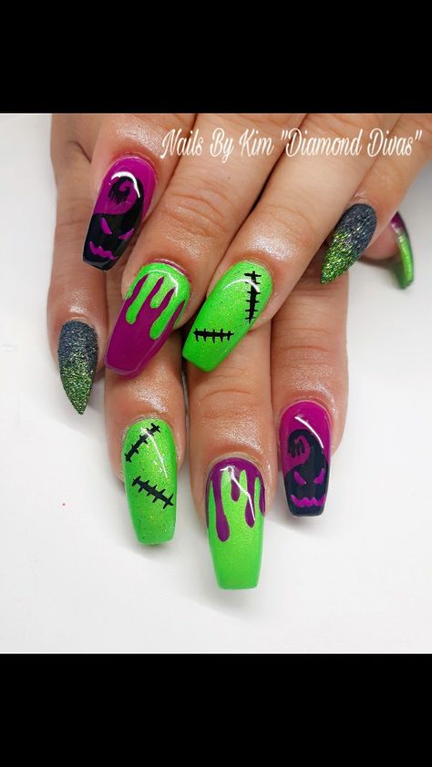 Drippy Halloween Nails, Crazy Halloween Nails Design, Cauldron Nails, Oggie Boggie Nails, Beatle Juice Nail Art, Boogie Man Nails, Disneyland Halloween Nails, Oogie Boogie Nails, Halloween Pedicure