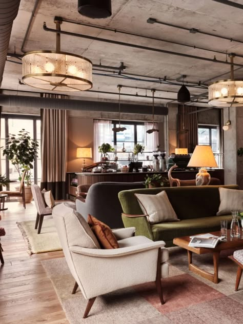 Coworking Space in Chicago's Fulton Market | Working From_ Built In Daybed, Hotel Lobby Lounge, The Hoxton, Lounge Interiors, Club Lounge, Hotel Lounge, Lobby Lounge, Restaurant Lounge, Lounge Bar