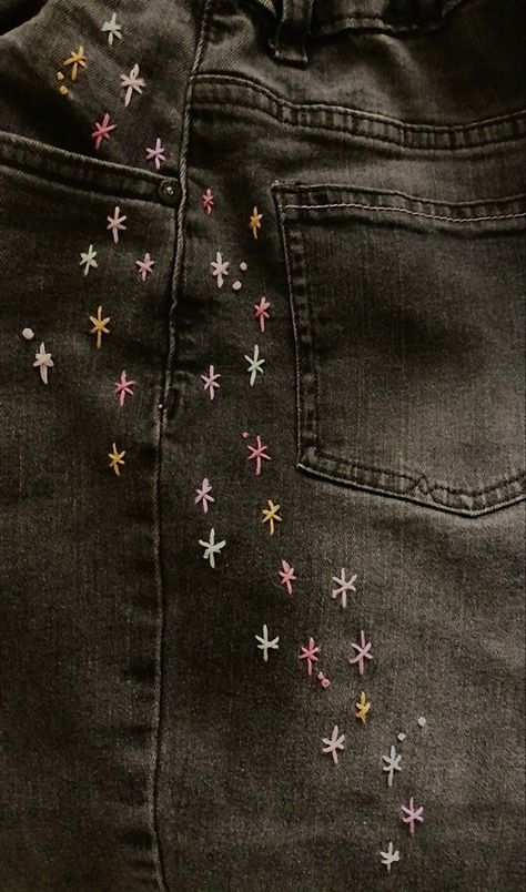 Black Jeans Embroidery Diy, Black Jean Aesthetic, Simple Aesthetic Embroidery, Jeans With Star Patches, Black Jeans With Stars, Sewing On Jeans Ideas, Cool Embroidery Designs On Jeans, Embroidery Stars Simple, Space Embroidery Jeans