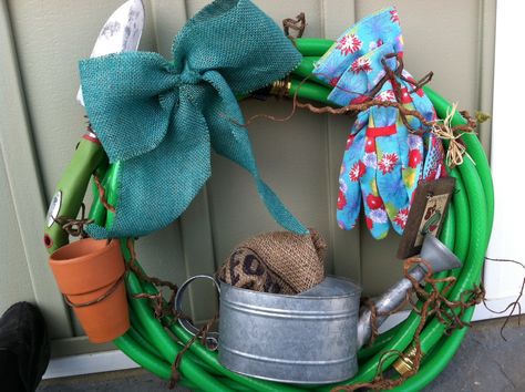 Completed wreath, ready for hanging Tricky Tray Ideas, Hose Wreath, Garden Hose Wreath, Tricky Tray, Raffle Basket Ideas, Spring Diy Projects, Gardening Gift Baskets, Raffle Ideas, Raffle Basket