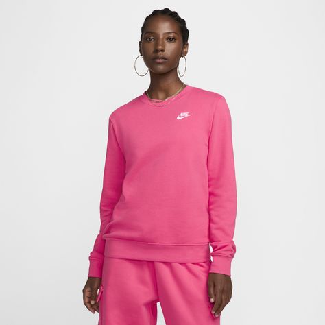 Club Fleece sweatshirts, universally loved for their coziness and consistency, are for everyone. Always soft and made with a relaxed fit, they’re basics that help you do more. An essential for cold-weather layering, this crew-neck option is a quick and easy way to add warmth to your favorite puffer or jacket. Nike Clothes Women, Pink Nike Sweatshirt, Nike Women Outfits, Nike Clothes, Nike Sportswear Club Fleece, Stylish Logo, Club Sweatshirts, Nike Sweatshirt, Pink Nike