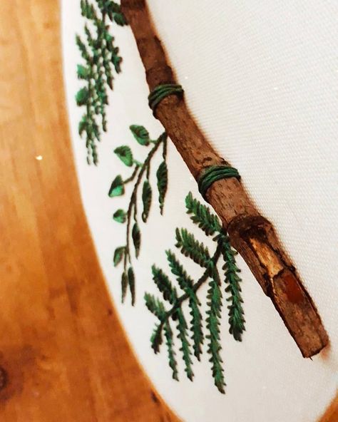 Tree Branch Embroidery, Branch Embroidery, Diy Embroidery Stitches, Leaves Embroidery, Canvas Embroidery, Embroidery Works, Hand Embroidery Projects, Thread Art, Hoop Design