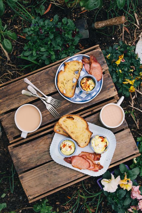 Camping Food Photography, Camping Photo Ideas Instagram, Lifestyle Photography Food, Asian Food Photography, Picnic Photography, Picnic Vibes, Food Still Life, Food Flatlay, Almost Weekend