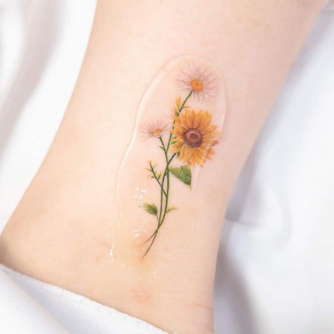 source Sunflower And Daisy Tattoo, Sunflower Fine Line Tattoo, Cute Sunflower Tattoo, Fine Line Sunflower Tattoo, Sunflower Sleeve, Sunflower Foot Tattoos, Watercolor Sunflower Tattoo, Sunflower Tattoo Simple, Botanical Tattoos