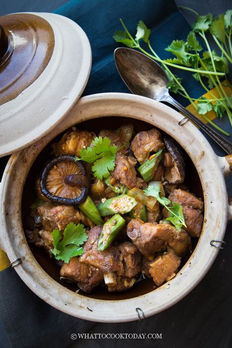 Clay Pot Dry Bak Kut Teh / Pork Ribs Tea (Made Easy). Dry Bak Kut Teh is made easy by pressure cooking the ribs and then finished cooking in a clay pot. Super delicious and easy to replicate at your very own kitchen! Restaurant Campaign, Restaurant Moodboard, Instant Pot Asian Recipes, Bak Kut Teh, Asian Soups, Asian Fusion Recipes, Authentic Asian Recipes, Asian Pork, Viet Food