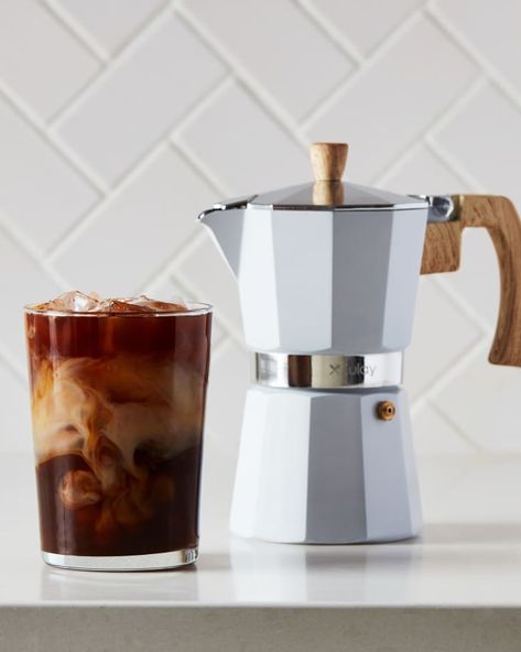 Make Iced Coffee At Home, Making Iced Coffee, Make Iced Coffee, Moka Pot Coffee, Ways To Make Coffee, Best Iced Coffee, Espresso At Home, Making Cold Brew Coffee, Iced Coffee At Home