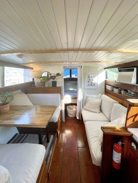 Yacht Decor Boat Interior, Yacht Interior Decor, Rv Interior Design, Boat Interior Design, Boat House Interior, Sailboat Interior, Sailboat Living, Boat Decor, Boat Interior