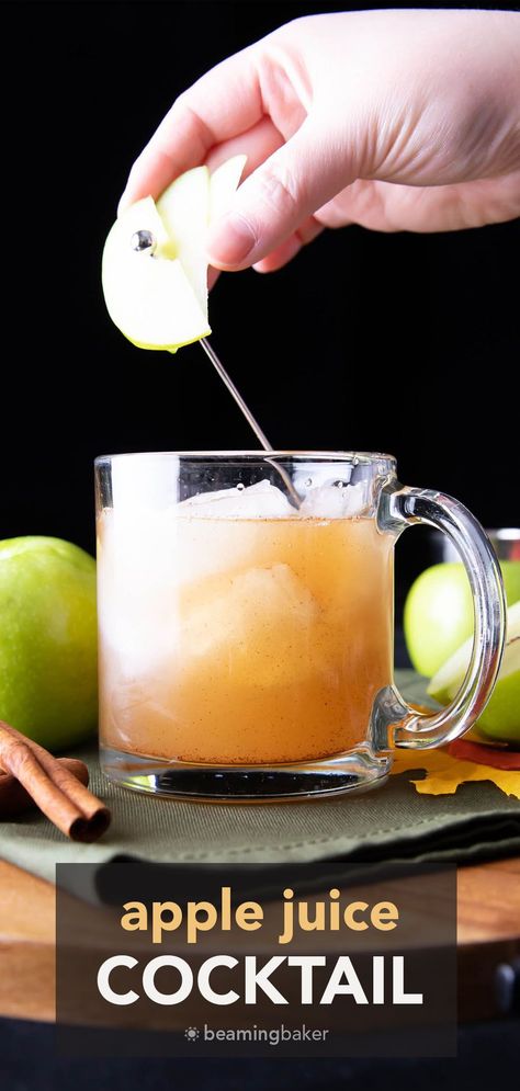 Tart apples combine with sweet maple syrup and a spike of vodka for apple pie in cocktail form: the best apple juice cocktail! | Recipe at BeamingBaker.com Apple Juice Cocktail Recipes, Apple Juice Cocktail, Gluten Free Desserts Holiday, Vodka Based Cocktails, Apple Juice Drinks, Spritz Drink, Orange Juice Cocktails, Cocktail Syrups, Drink List