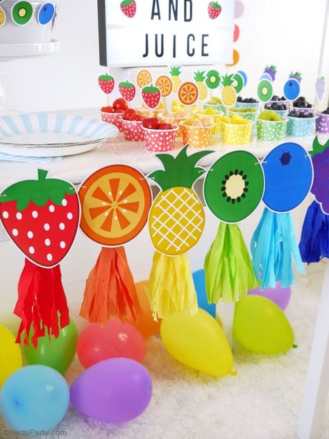 Tutti Frutti Birthday Party, Drinks Station, Fruit Birthday Party, Fruit Crafts, Fruits Decoration, Hanging Craft Ideas, Fruit Birthday, Kindergarden Activities, Tasty Drinks