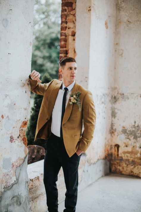 Male Wedding Guest Outfit, Fall Wedding Style, Modern Fit Suit, Modern Groom, Civil Ceremony, Groomsmen Attire, Groom Suit, Groom Attire, Groom Style