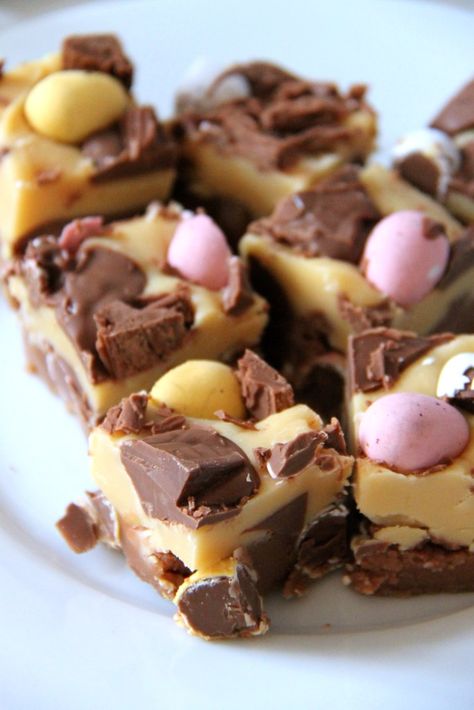 Easter Fudge! - Jane's Patisserie Fudge Ideas, Easter Fudge, Biscoff Recipes, Janes Patisserie, Spring Baking, Easter Sweets, Easter Desserts Recipes, Easter Baking, Fudge Recipe