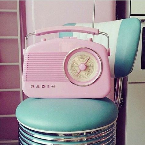 Vintage 1950s Aesthetic, Pink Radio, 1950s Aesthetic, 1960s Aesthetic, 50s Home, Diner Aesthetic, 50s Aesthetic, 60s Aesthetic, 50s Diner