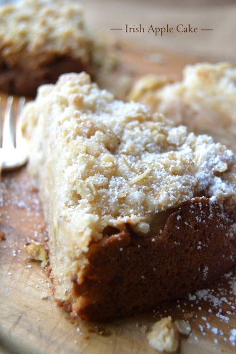 Irish Apple Cake is the classic fall coffeecake! Thanksgiving Recipes Turkey, Irish Apple Cake, Irish Desserts, Custard Sauce, Crock Pots, Bourbon Drinks, Turkey Recipes Thanksgiving, Gateaux Cake, Apple Cake Recipes