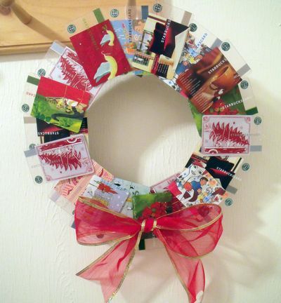 Gift Card Wreath, Tea Wreath, Starbucks Crafts, Card Wreath, Gift Card Bouquet, Gift Card Displays, Gift Card Presentation, Office Idea, Starbucks Card