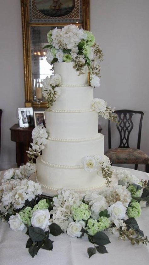 Our Breaking Dawn inspired wedding cake! It was soo amazingly good. Twilight Wedding Cake, Enchanted Forest Wedding Cake, Elegant White Wedding Cake, Twilight Cake, Moss Centerpiece, Wedding Cake Forest, Moss Centerpieces, Elegant White Wedding, Twilight Wedding