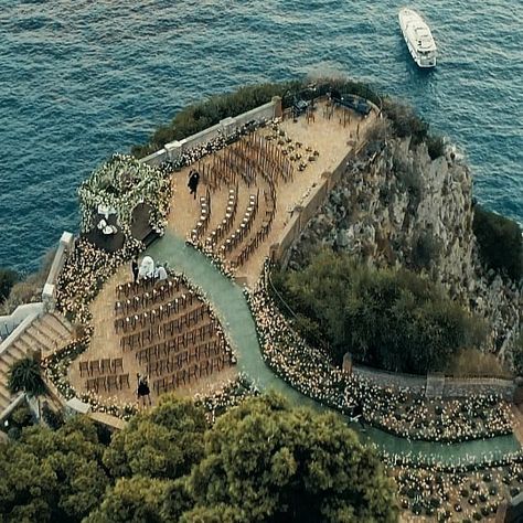 Daniele Donati Films on Instagram: “Luxury Jewish wedding in Capri /Augustus gardens @fete.ny #luxuryweddingvenues #augustusgardens #capriwedding #jewishwedding…” Capri Wedding, Getting Married In Italy, Venue Inspiration, Instagram Luxury, Dream Venue, Destination Wedding Locations, Luxury Wedding Venues, Wedding Location, Miami Wedding