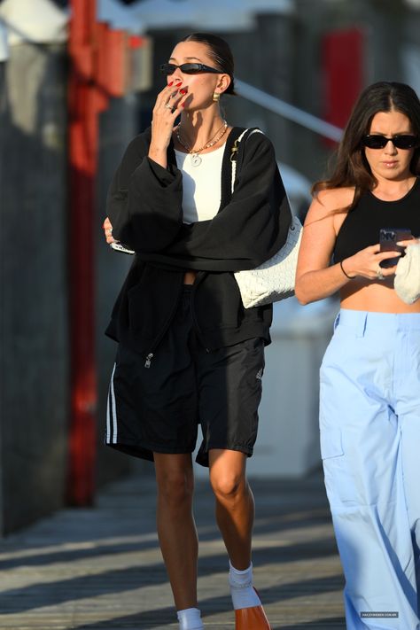 Hailey Bieber Shorts Outfit, Adidas Short Outfits, Hailey Bieber Adidas, Adidas Shorts Women Outfit, Hailey Bieber Sweatpants, Sporty Shorts Outfit, Celebrity Athleisure, Adidas Shorts Outfit, 2023 Hailey Bieber