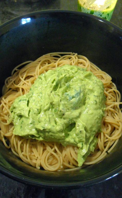 Avo Pasta Sauce, Avocado Recipes Pasta, Calorie Counting Recipes, Reflux Recipes, Mexican Pasta, Creamy Avocado Sauce, Avocado Sauce, Spaghetti Squash Recipes, Avocado Recipes