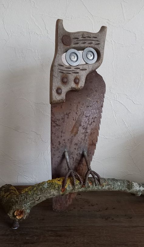 Tool Sculpture Ideas, Halloween Metal Art, Junk Garden Ideas Repurposed, Metal Crafts Diy, Junk Sculpture, Owl Yard Art, Old Garden Tools, Junk Metal Art, Welded Art