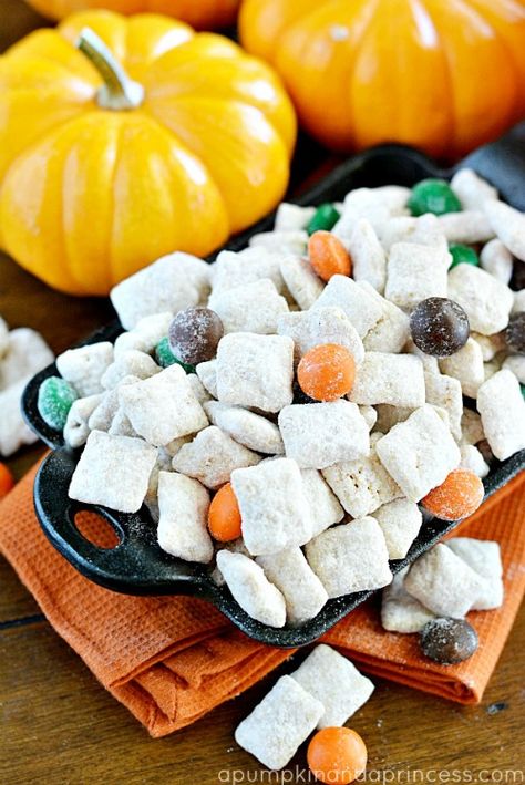 17 Fabulous Ideas for Fall Chex Muddy Buddies, Chocolate Pumpkin Pie, Thanksgiving Desserts Kids, Muddy Buddies Recipe, Puppy Chow Recipes, Thanksgiving Desserts Easy, Muddy Buddies, Halloween Treats Easy, Puppy Chow