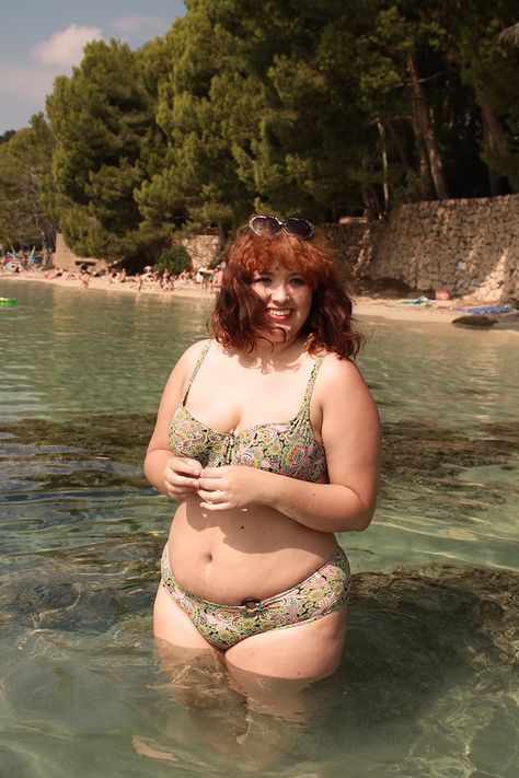 Plus Size Reference, Plus Size Posing, Beach Poses By Yourself, Swimsuits High Waisted, Body Love, Beach Poses, Body Positive, How To Pose, Curvy Outfits