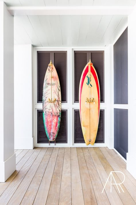 House Exterior Beach, Traditional Home Magazine, Beach House Tour, Florida Beach House, Outdoor Showers, Beachfront House, Home Magazine, Florida Beach, Traditional Home