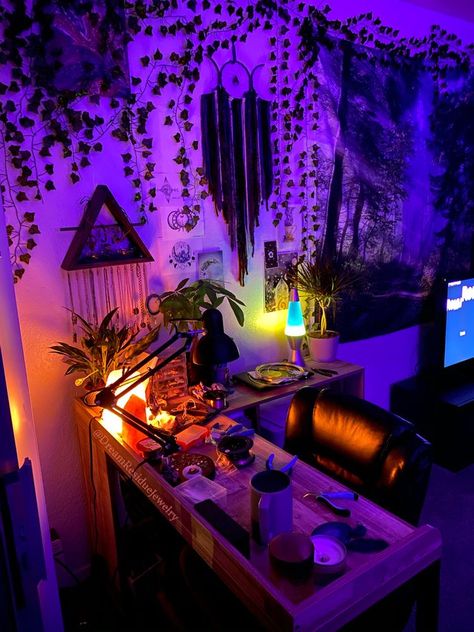 Trippy Living Room, Blacklight Bedroom, Black Light Room, Hippie Room, Hangout Room, Hippie Room Decor, Hippy Room, Chill Room, Grunge Room