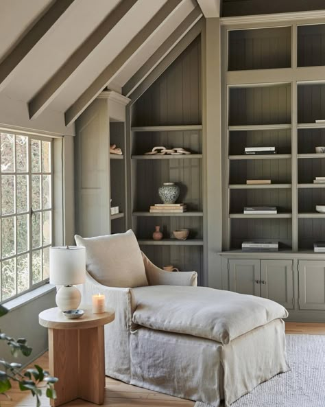 Avec M — sabonhomeblog: @jennikayne Jenni Kayne Home, Built In Bookshelves, Sitting Rooms, Furniture Dimensions, Cape House, Office Inspo, Coastal Bedroom, Primary Bedroom, Jenni Kayne