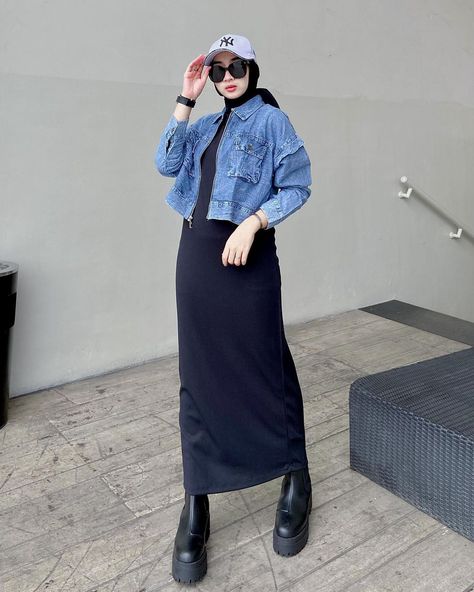 Casual Hijab Outfit Jeans, Ootd Jaket Jeans, Hijab Outfit Jeans, Ootd Jaket, Hijabi Style Outfits, Tutorial Hijab Pashmina, Hijabi Outfit, Stylish Hijab, Jean Jacket Outfits