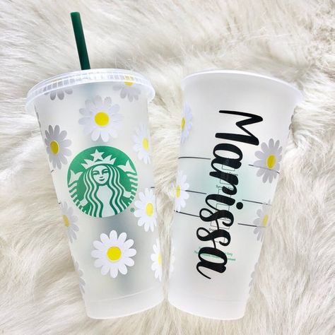 Customized Starbucks Cup, Free Starbucks Gift Card, Starbucks Cup Gift, Cups Starbucks, Starbucks Cup Art, Cups Ideas, Starbucks Tumbler Cup, Starbucks Design, Spring Daisy