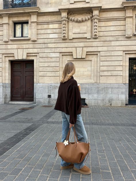 Ig mmequeenb Polene Cyme Cognac, Camel Bag Outfit, Cyme Mini, Mini Bag Outfit, Mini Outfit, Bag Outfit, Winter 23, Ugg Tasman, Autumn Outfits