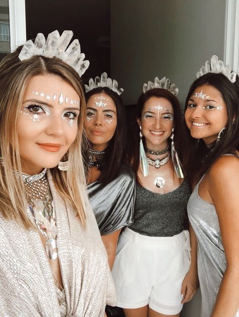 Cool Makeup, Coast Outfit, Festival Inspo, Facial Makeup, Money Apps, Mystic Moon, Girl Trends, Coachella Outfit, Moon Child