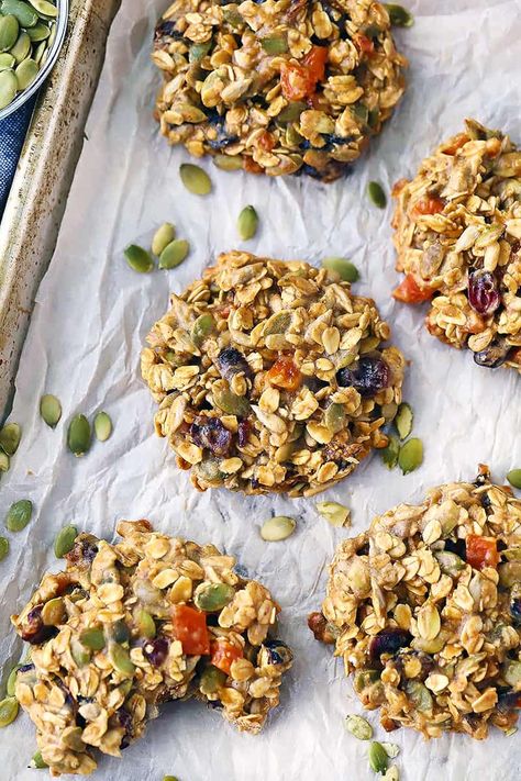 Breakfast Cookies Cookies With Dried Fruit, Recipes With Dried Fruit, Fiber Cookies, Dried Fruit Cookies, Protein Breakfast Cookies, Nuts Cookies, Trail Mix Cookies, Healthy Trail Mix, Breakfast Cookie