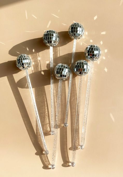 Disco Ball Drink Stirrer Disco Bar Cart Disco Ball Party Decor - Etsy Disco Ball Stir Sticks, Disco Ball Drink Stirrers, 70 Disco Party Decorations, Disco Ball Straws, Disco Ball Party Aesthetic, Disco Ball 30th Birthday, Disco Ball Name Tag, Disco Drinks Party Ideas, New Years Eve Disco Party