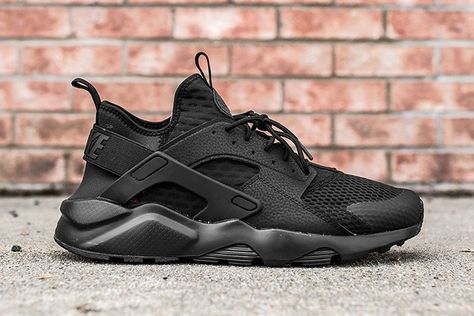 NIKE-AIR-HUARACHE-ULTRA-BR-(TRIPLE-BLACK)-3 Huaraches Outfit, Nike Air Huarache Ultra, Huraches Nike, Sneakerhead Fashion, Nike Gold, Huarache Run, Nike Free Shoes, Nike Flyknit, Black Leather Ankle Boots