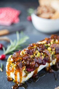 Goat Cheese with Honey, Fig & Pistachios Goat Cheese With Honey, Cheese With Honey, Goat Cheese Appetizer, Cheese Appetizers, Party Food Appetizers, Best Appetizers, Yummy Appetizers, Cheese Recipes, Appetizers Easy