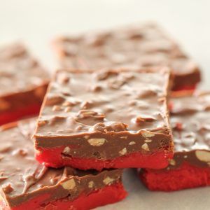 Cherry Bing Bars Recipe - Six Sisters' Stuff Cherry Bing Bars, Cherry Mash Bars Recipe, Bing Bars, Cherry Bars, Six Sisters Stuff, Chocolate Chip Cake, Cherry Desserts, Food Contest, Chocolate Cream Cheese