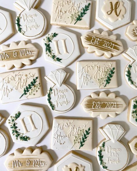 Wedding Cookies Decorated Greenery, Wedding Cookies Decorated, Wedding Shower Cookies, Engagement Cookies, Green Bridal Showers, Bridal Shower Cookies, Greenery Decor, Bridal Bachelorette Party, Instagram B