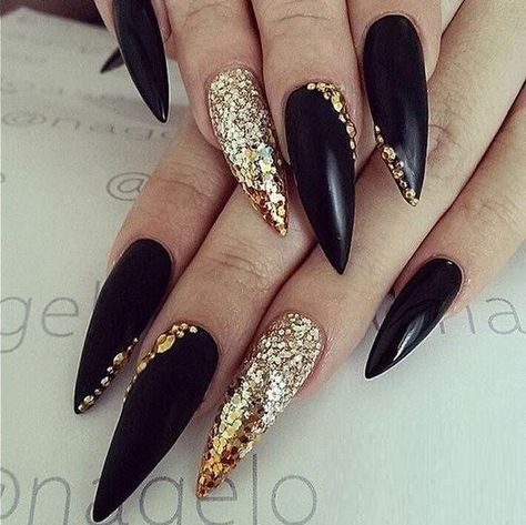 Park Jisoo is back!        { requests are always open}   Scenarios + … #fanfiction #Fanfiction #amreading #books #wattpad Gold Stiletto Nails, Black Stiletto Nails, Stiletto Nail Art, Valentine Nails, Gold Nail, Stiletto Nails Designs, Super Nails, Nail Designs Glitter, Classy Nails