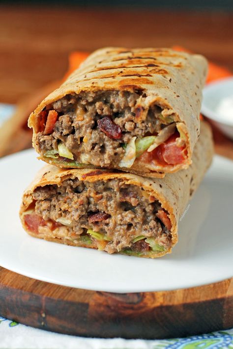 Burger Wrap, Cheeseburger Wraps, Emily Bites, Wrap Recipe, Bacon Cheeseburger, Minced Meat, Big Mac, Ww Recipes, Wrap Sandwiches