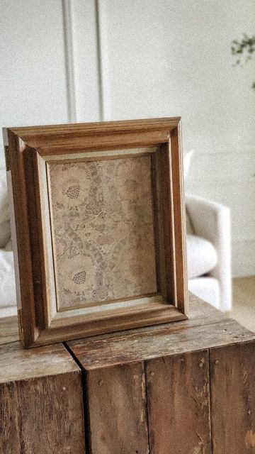 Sarahli | hauz.and.co on Instagram: "This DIY Art frame hidden storage cabinet is truly the best storage/saving hack I've added to our home. After months of trying to find a 4th frame to complete the gallery wall, it's finally finished! Not sure if it feels like too much, but we're just going to with it 🤗 The real question is what would you use the storage for? Give me more ideas 💡 Here's a rundown of supplies I used: •Pine Select 1" x 3" x 6' ft long, cut down to frame size •Thrifted Pictu Frame Hidden Storage, Picture Frame Cabinet, Hammer And Nail, Picture Frame Gallery, Diy Picture Frames, Long Cut, Diy Interior, Hidden Storage, Diy Wall Art