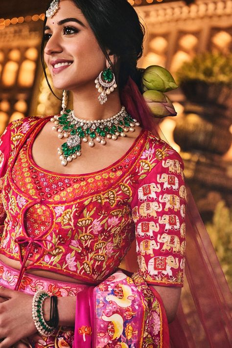 All the Most Dazzling Jewelry From Anant Ambani and Radhika Merchant’s Wedding Anant Ambani And Radhika Merchant, Radhika Merchant, Anant Ambani, Nita Ambani, Hindu Wedding Ceremony, Wedding Inside, Scene Fashion, Hindu Wedding, Wedding Celebration